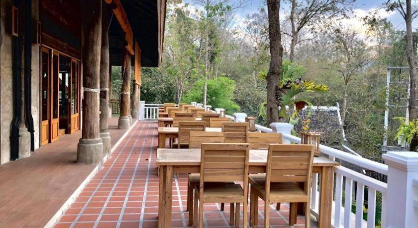 Ruean Racha Hotel Csiangmaj Kültér fotó